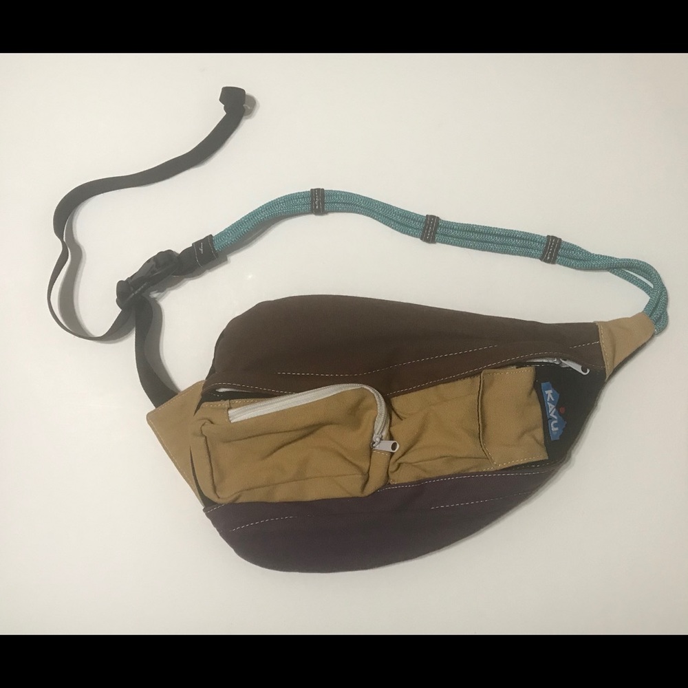 Cool fanny pack with multiple pockets